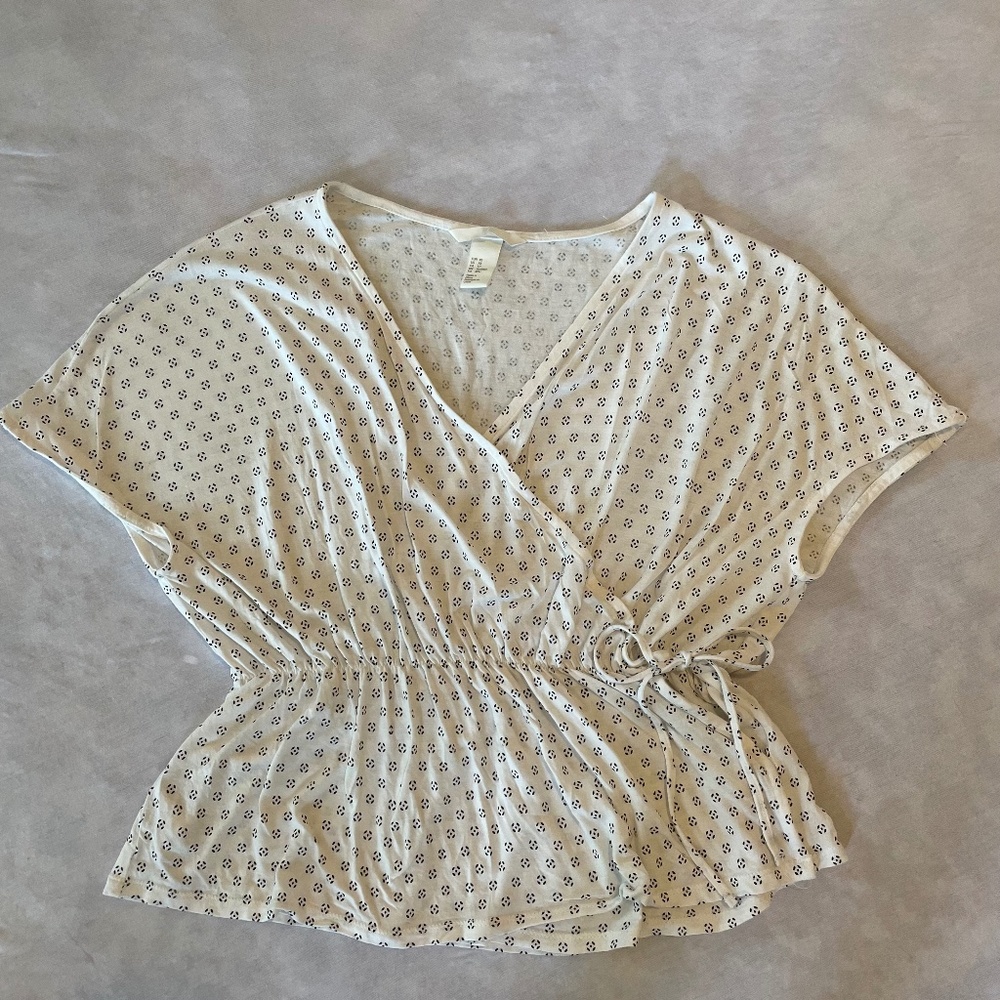 H&M Off-white and clack minimalist printed wrap shirt